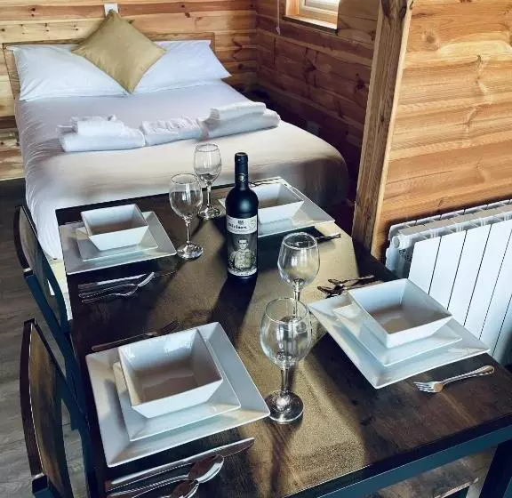 Lomakeskus Lakeside Fishing Retreats