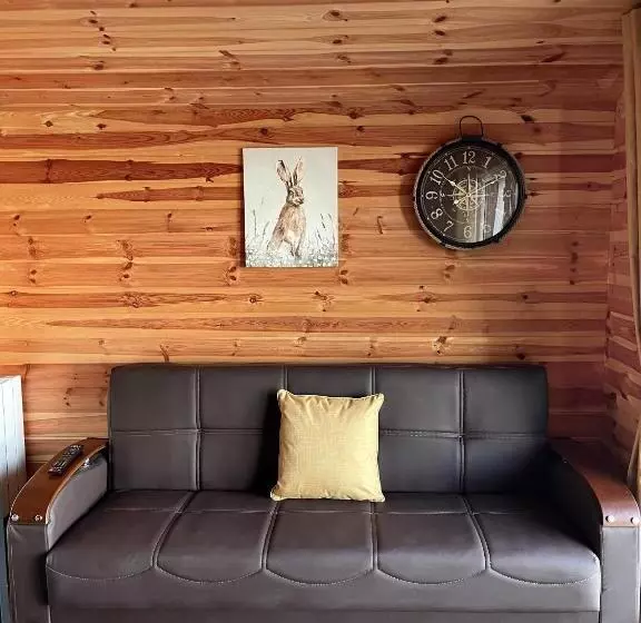 Lomakeskus Lakeside Fishing Retreats