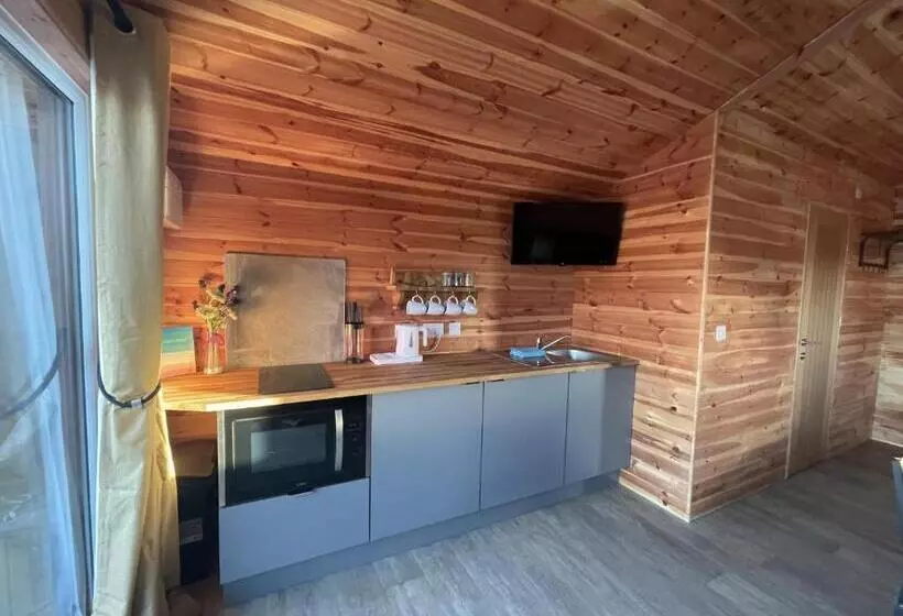 Lomakeskus Lakeside Fishing Retreats