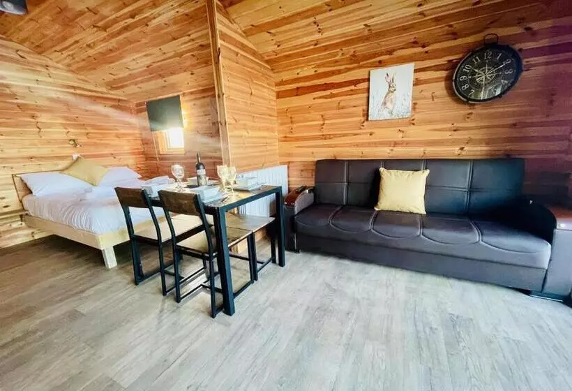Lomakeskus Lakeside Fishing Retreats