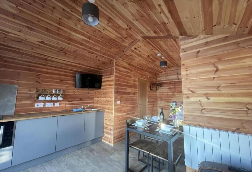 Курорт Lakeside Fishing Retreats