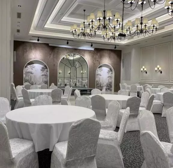 S Class Hotel Convention Center