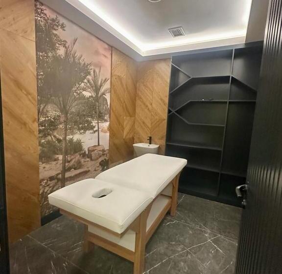 S Class Hotel Convention Center