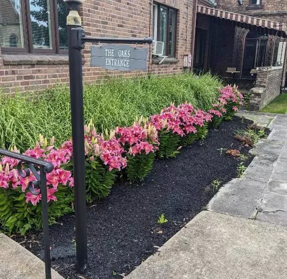 The Oaks B&b Hotel And Spiritual Center