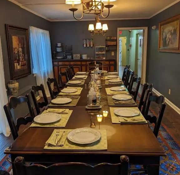 The Oaks B&b Hotel And Spiritual Center