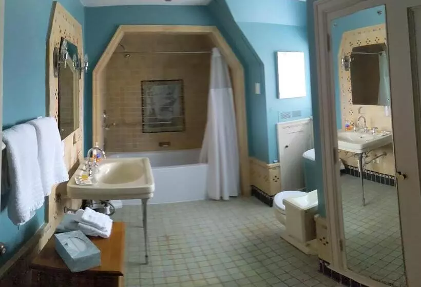 The Oaks B&b Hotel And Spiritual Center