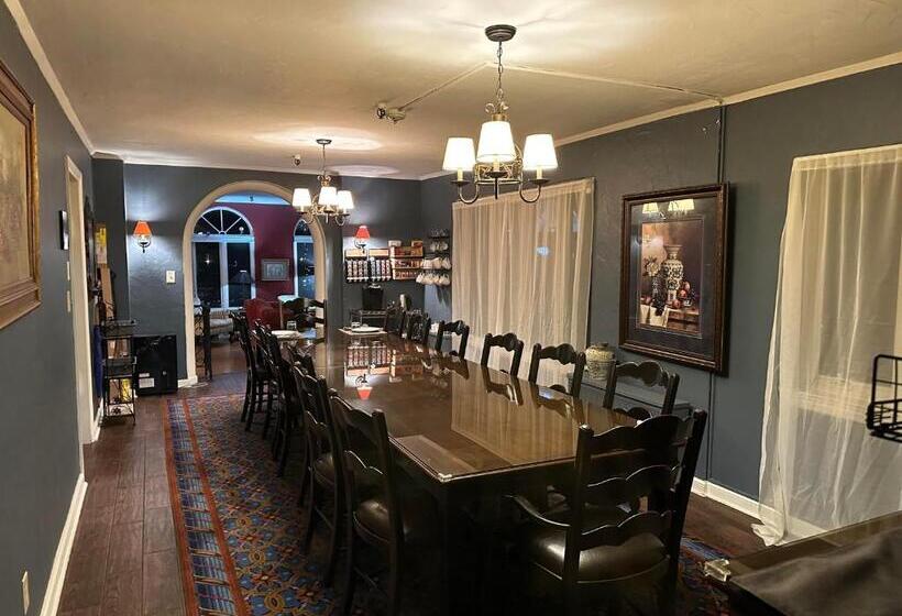 The Oaks B&b Hotel And Spiritual Center