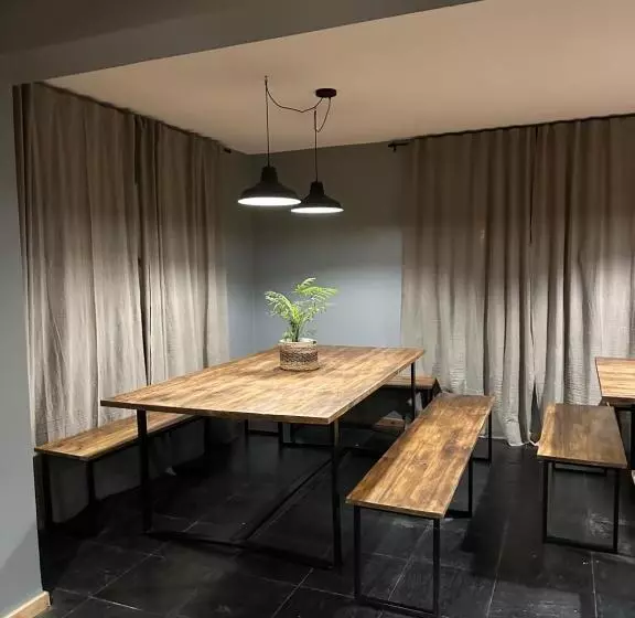 Warthon Hostel
