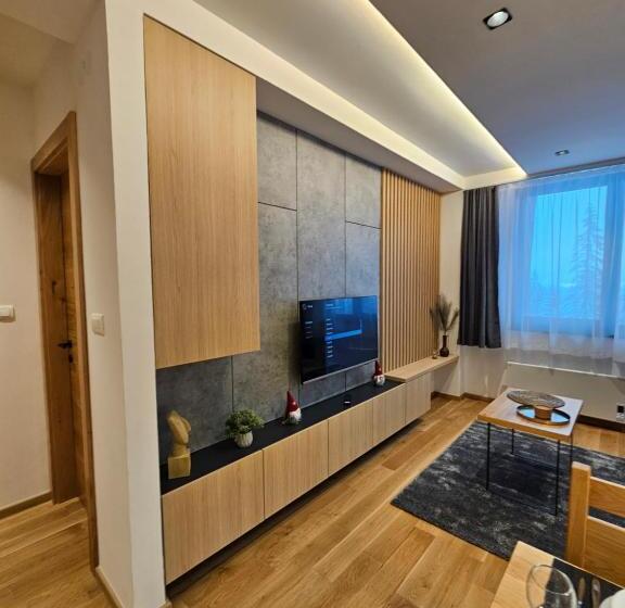 Zlatni Javor, Apartment 408