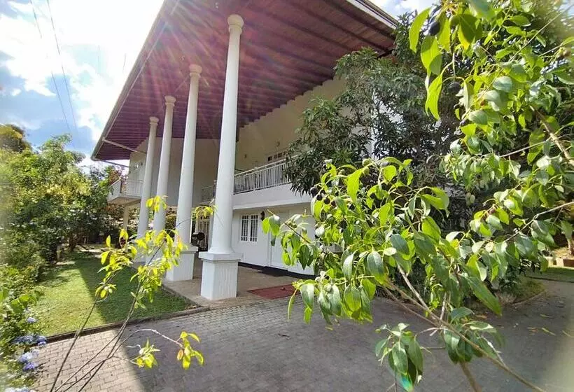 Aamiaismajoitus (B&B) Boztreve Home