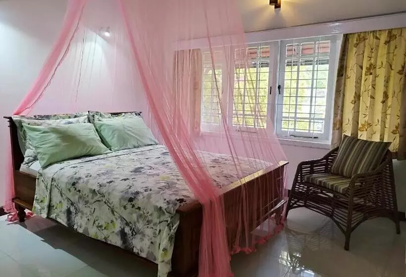 Aamiaismajoitus (B&B) Boztreve Home