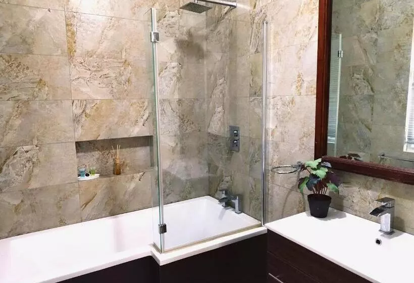 Aamiaismajoitus (B&B) Boztreve Home