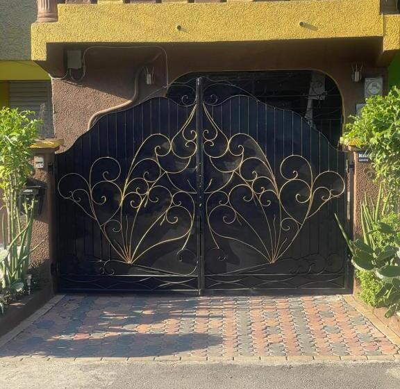 تختخواب و صبحانه Jamaican J Home