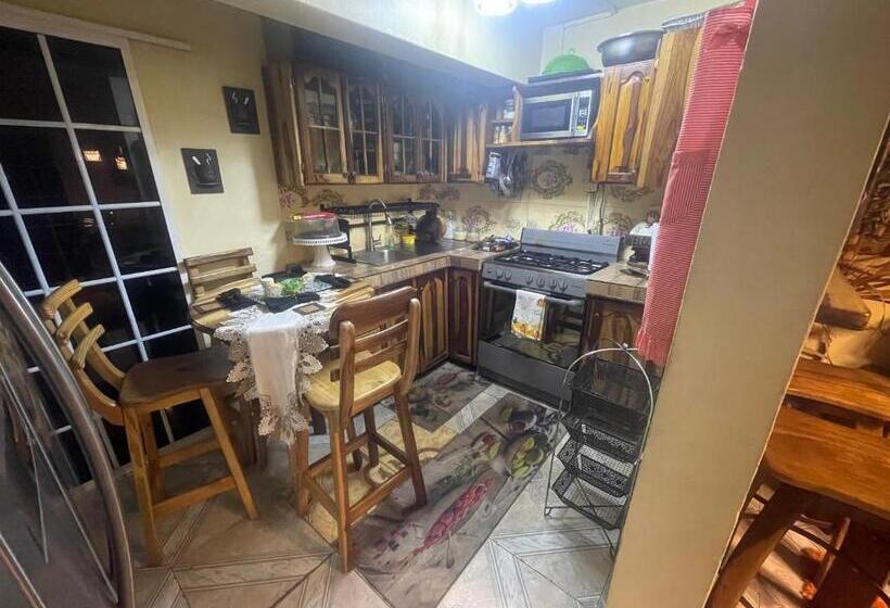 تختخواب و صبحانه Jamaican J Home