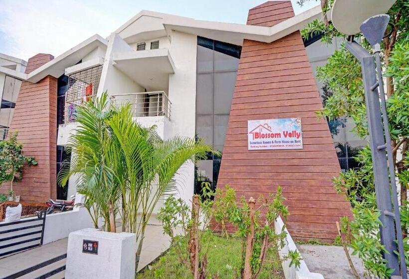 Hotelli Oyo Blossom Valley