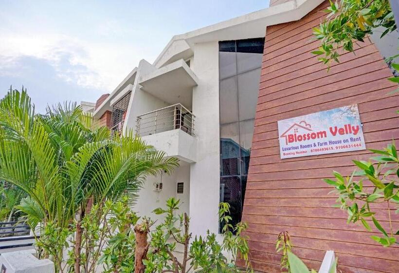 Hotelli Oyo Blossom Valley