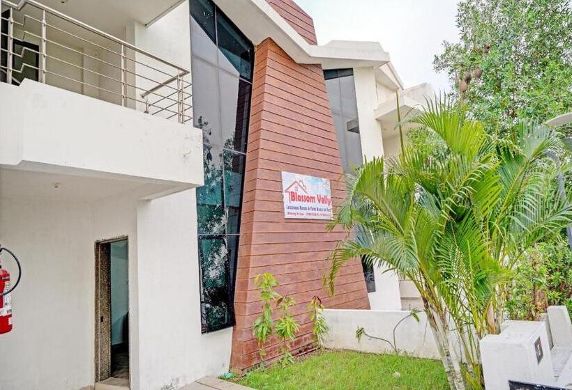 Hotelli Oyo Blossom Valley