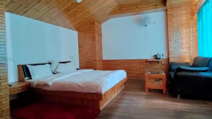 Отель The Yerpa