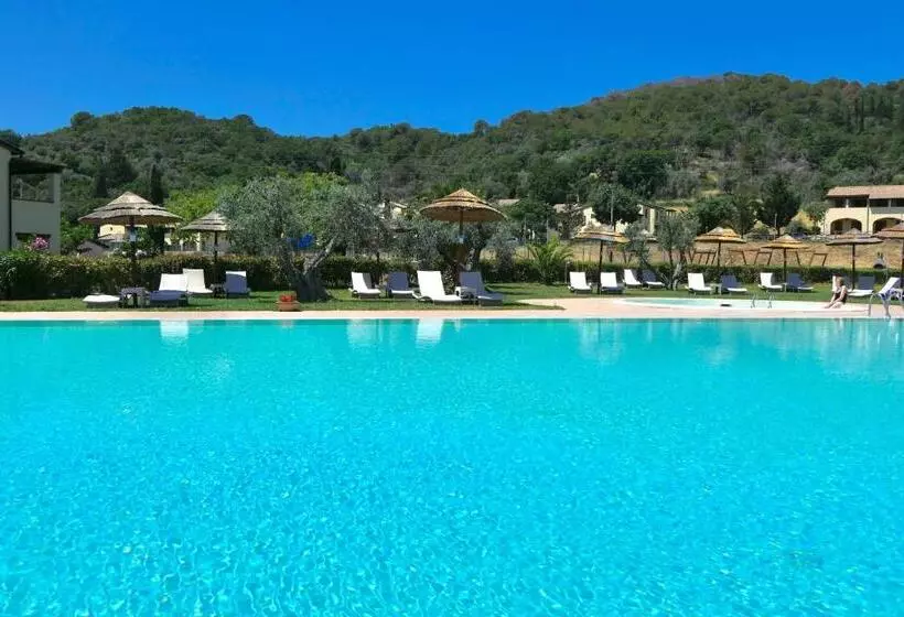 Isa Apartments 4 Beds, Ground Floor With Private Outdoor Area, In Residence With Swimming Pool