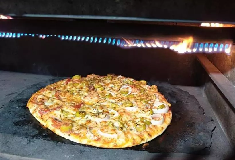 Majatalo Devraj Guest House & Cafe Pulga