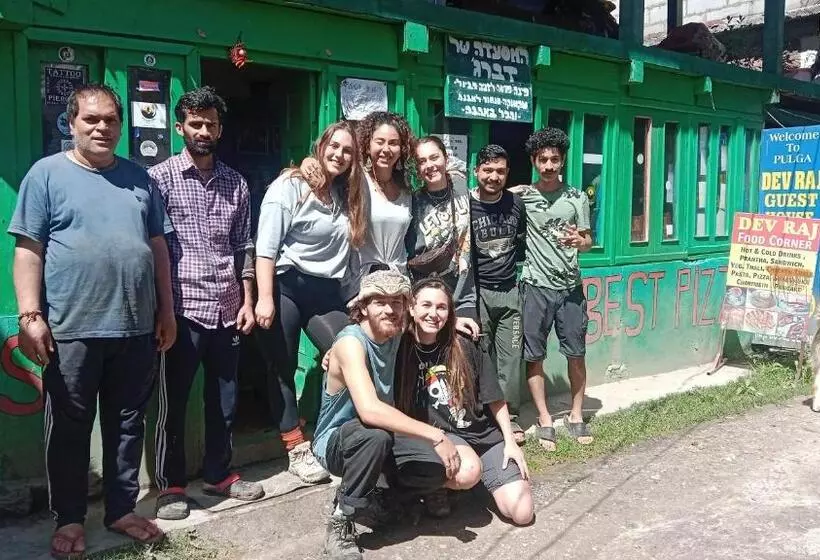 Majatalo Devraj Guest House & Cafe Pulga