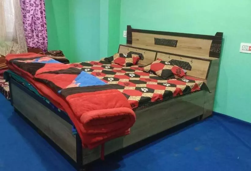 Majatalo Devraj Guest House & Cafe Pulga