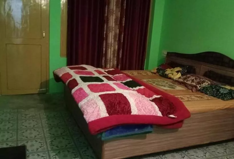 Majatalo Devraj Guest House & Cafe Pulga