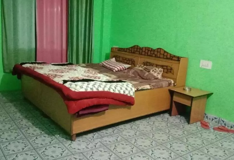 Majatalo Devraj Guest House & Cafe Pulga