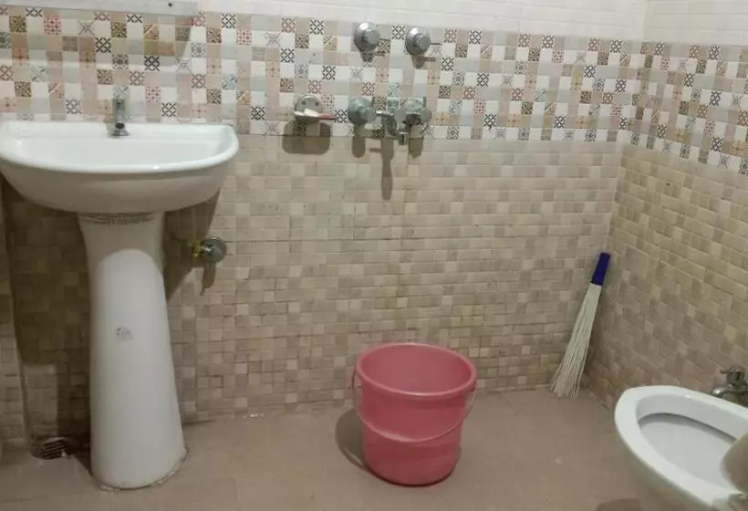Majatalo Devraj Guest House & Cafe Pulga