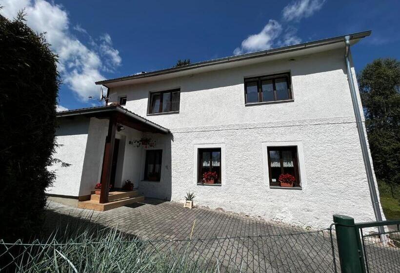 פנסיון Penzion Za Potokem