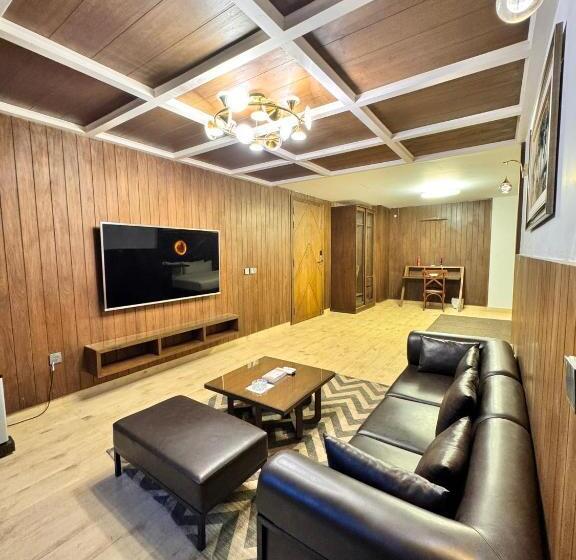 Signature By Hotel Crown Inn