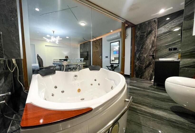 Signature By Hotel Crown Inn