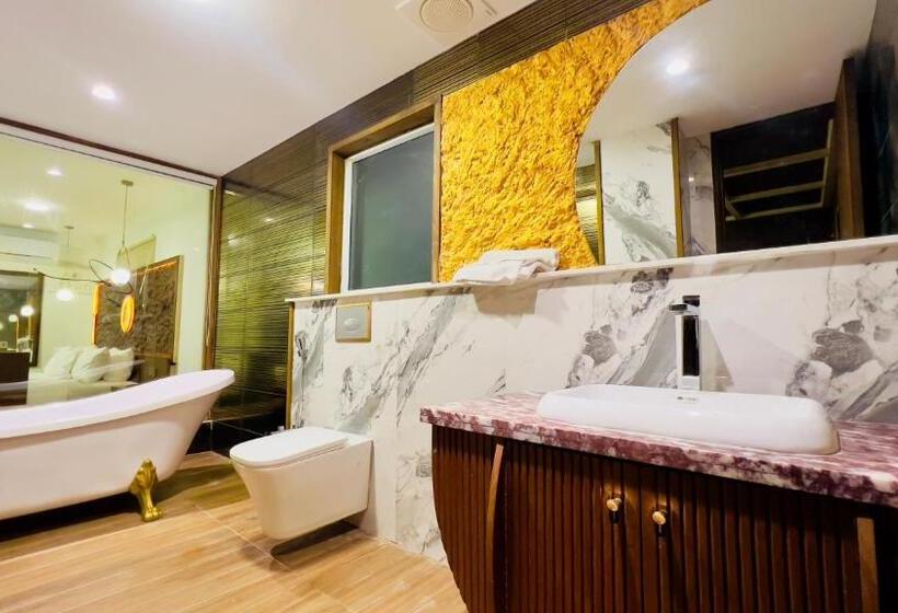 Signature By Hotel Crown Inn