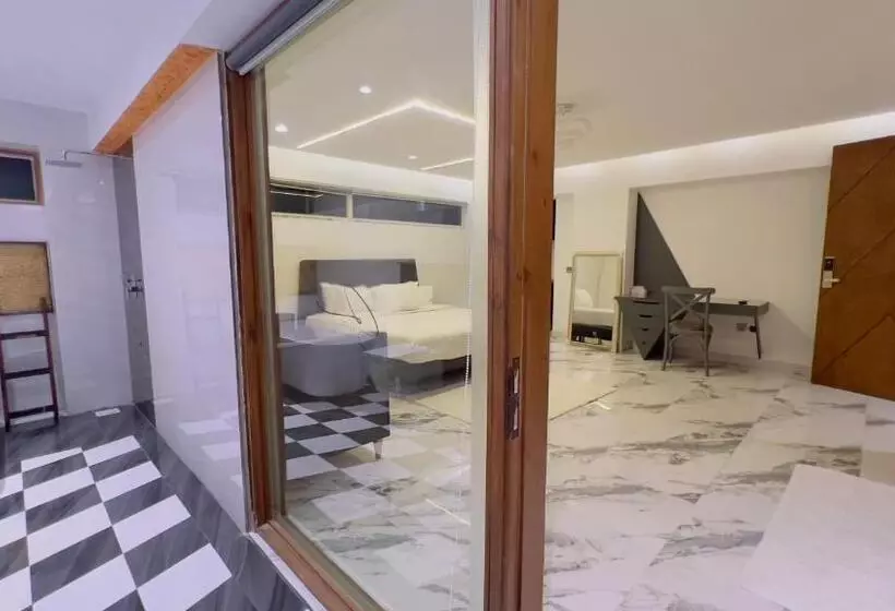 Signature By Hotel Crown Inn