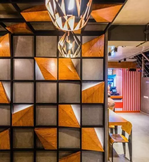 Signature By Hotel Crown Inn