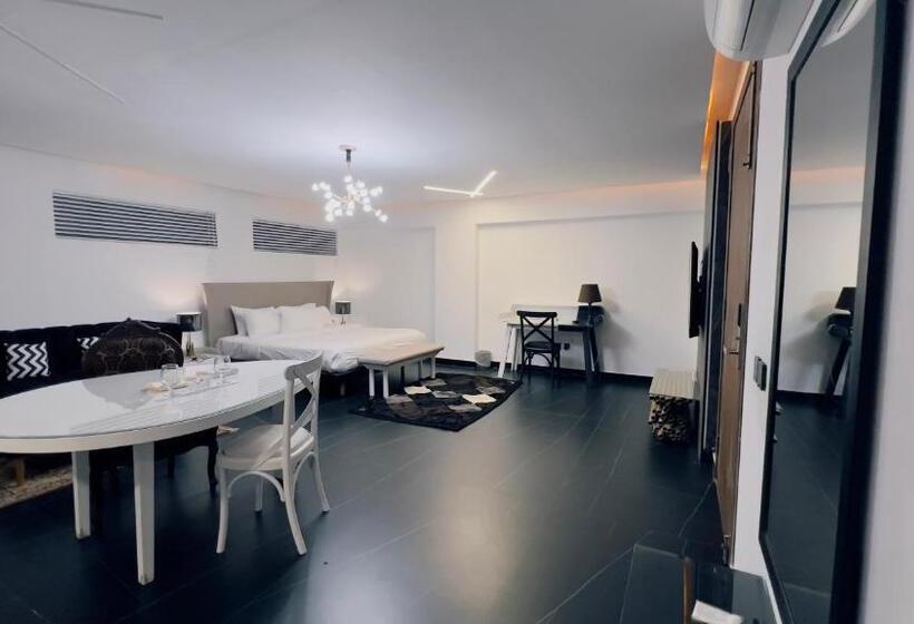 Signature By Hotel Crown Inn