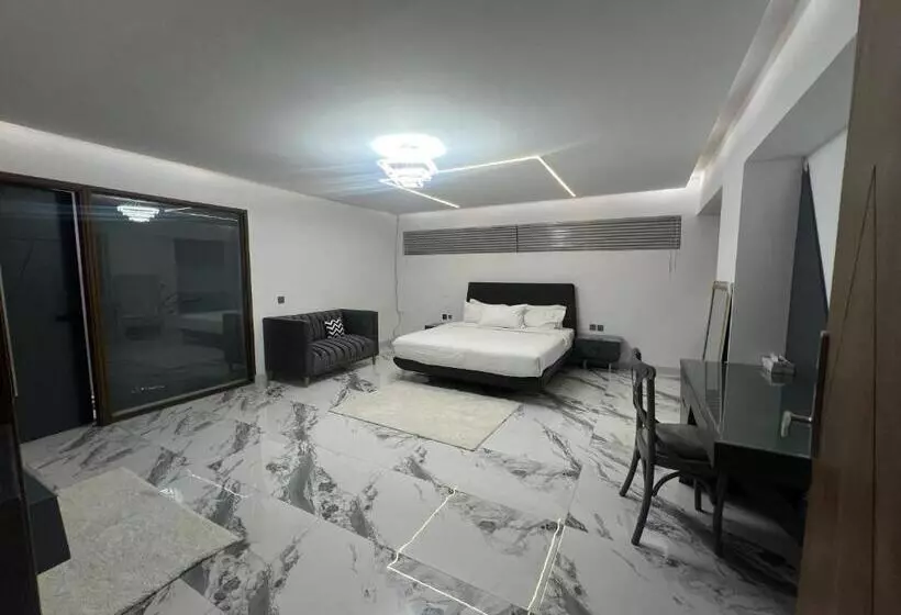 Signature By Hotel Crown Inn