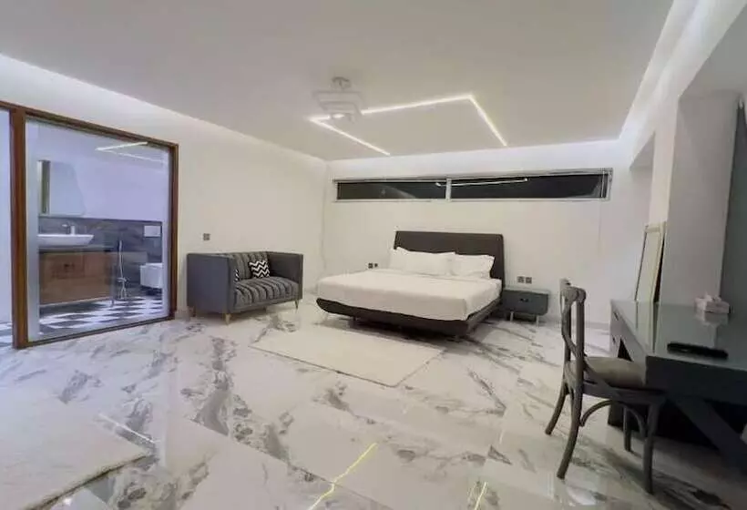 Signature By Hotel Crown Inn