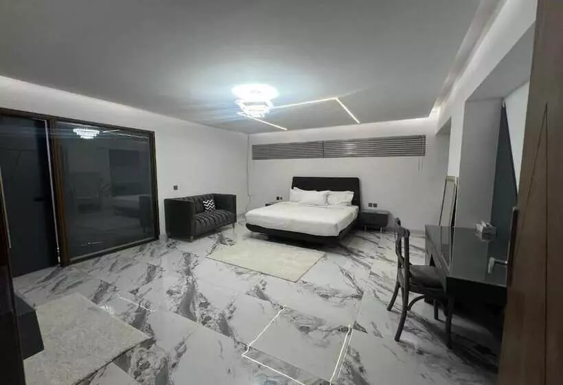 Signature By Hotel Crown Inn