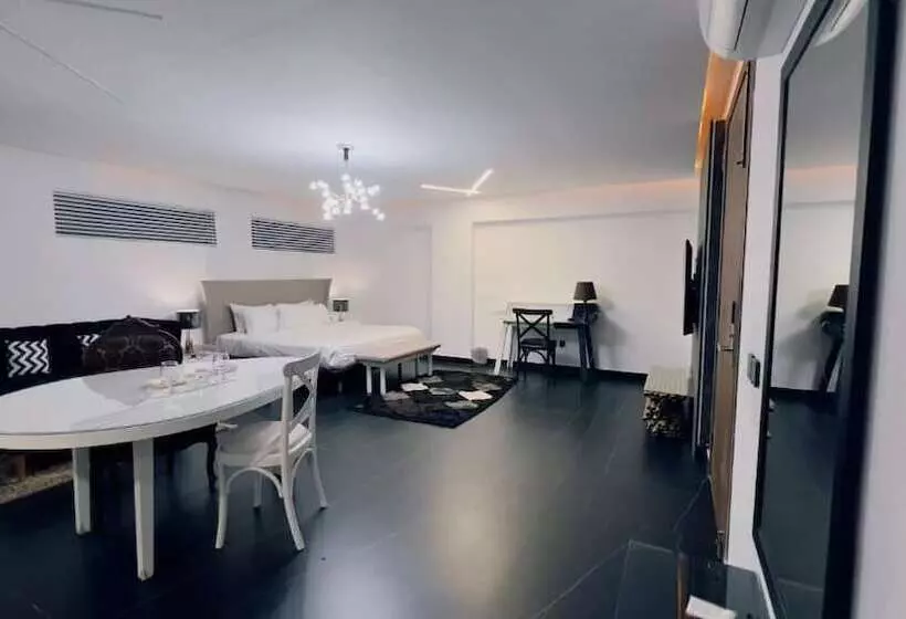 Signature By Hotel Crown Inn