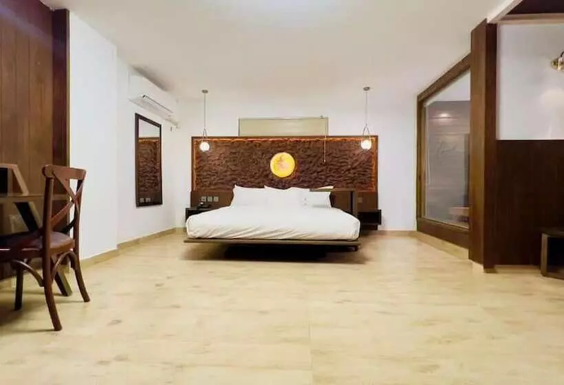 Signature By Hotel Crown Inn