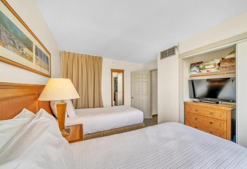 Отель Spectacular Ocean & Diamond Head View 2 Bedroom Condo With Free Parking!