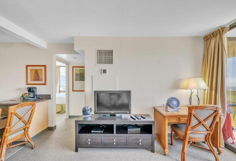 Отель Spectacular Ocean & Diamond Head View 2 Bedroom Condo With Free Parking!