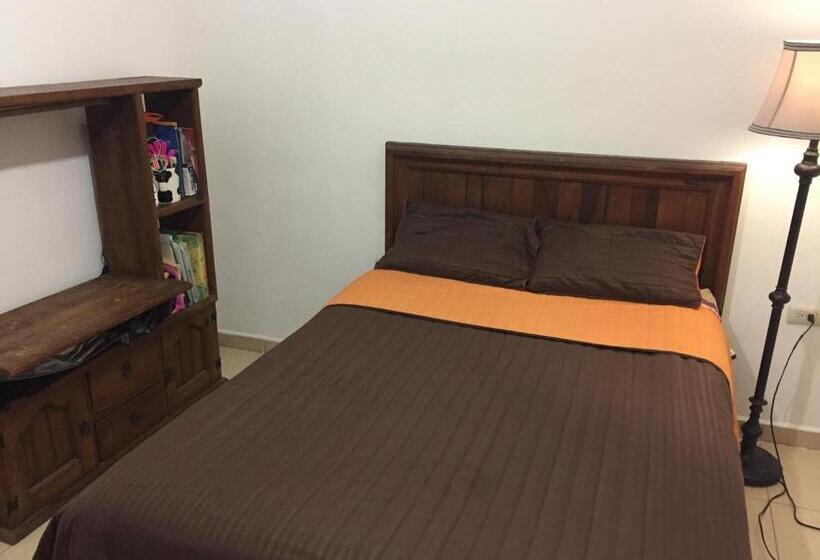 هاستل Pomarrosa