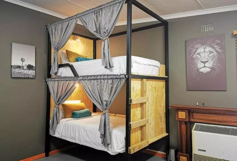 هاستل Uthando Backpackers Lodge