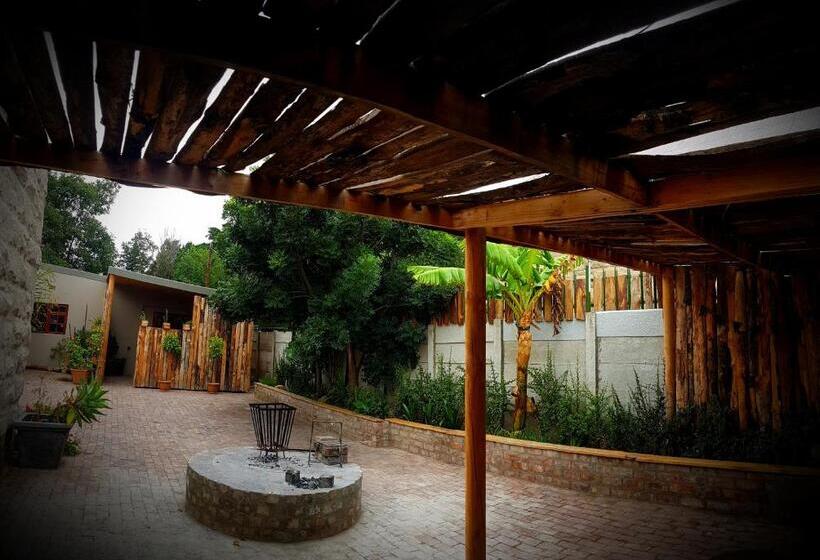 הוסטל Uthando Backpackers Lodge