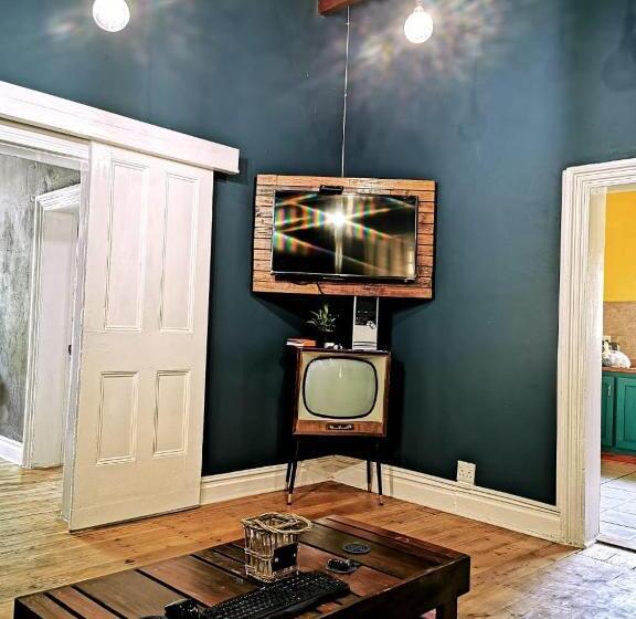 הוסטל Uthando Backpackers Lodge