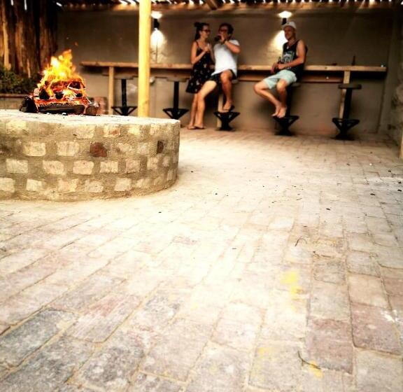 הוסטל Uthando Backpackers Lodge