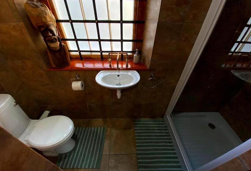 הוסטל Uthando Backpackers Lodge