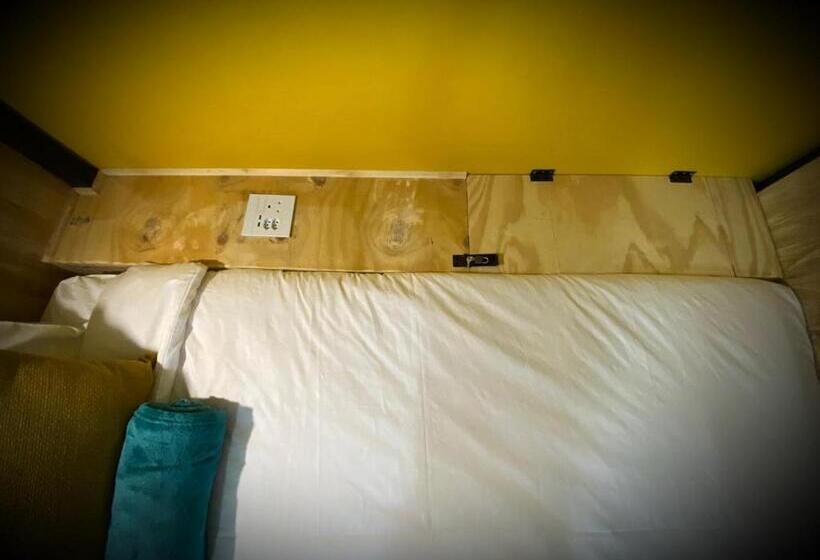 הוסטל Uthando Backpackers Lodge